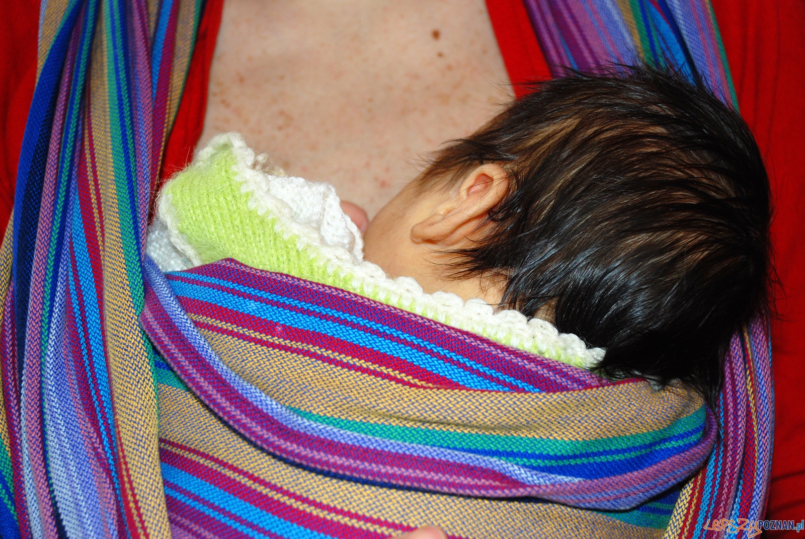 dziecko w chuście Foto: sxc dziecko w chuście Foto: sxc