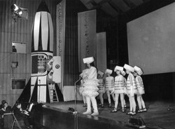 SALA WIELKA DAWNO, DAWNO W ODLEGŁEJ GALAKTYCE Foto: CK ZAMEK SALA WIELKA DAWNO, DAWNO W ODLEGŁEJ GALAKTYCE Foto: CK ZAMEK