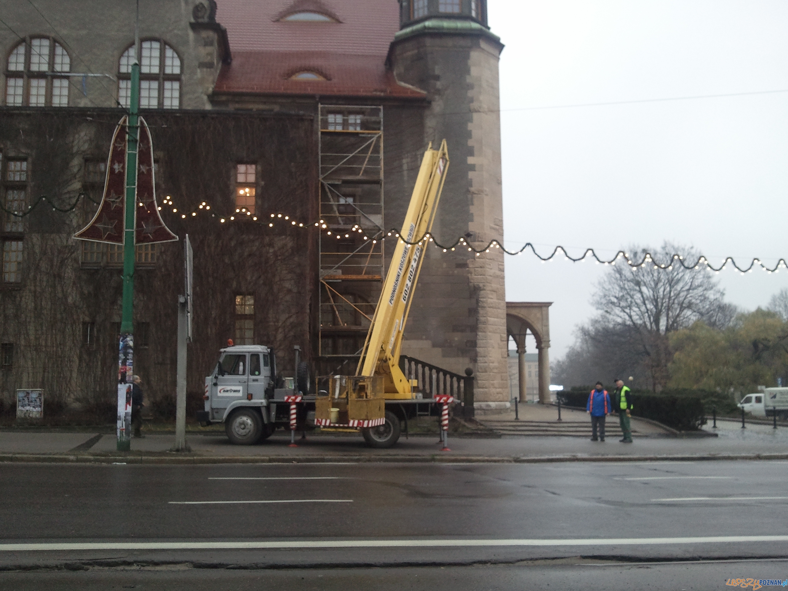 Ozdoby świąteczne przy Auli Uniwersyteckiej  Foto: Andrzej /gsm
