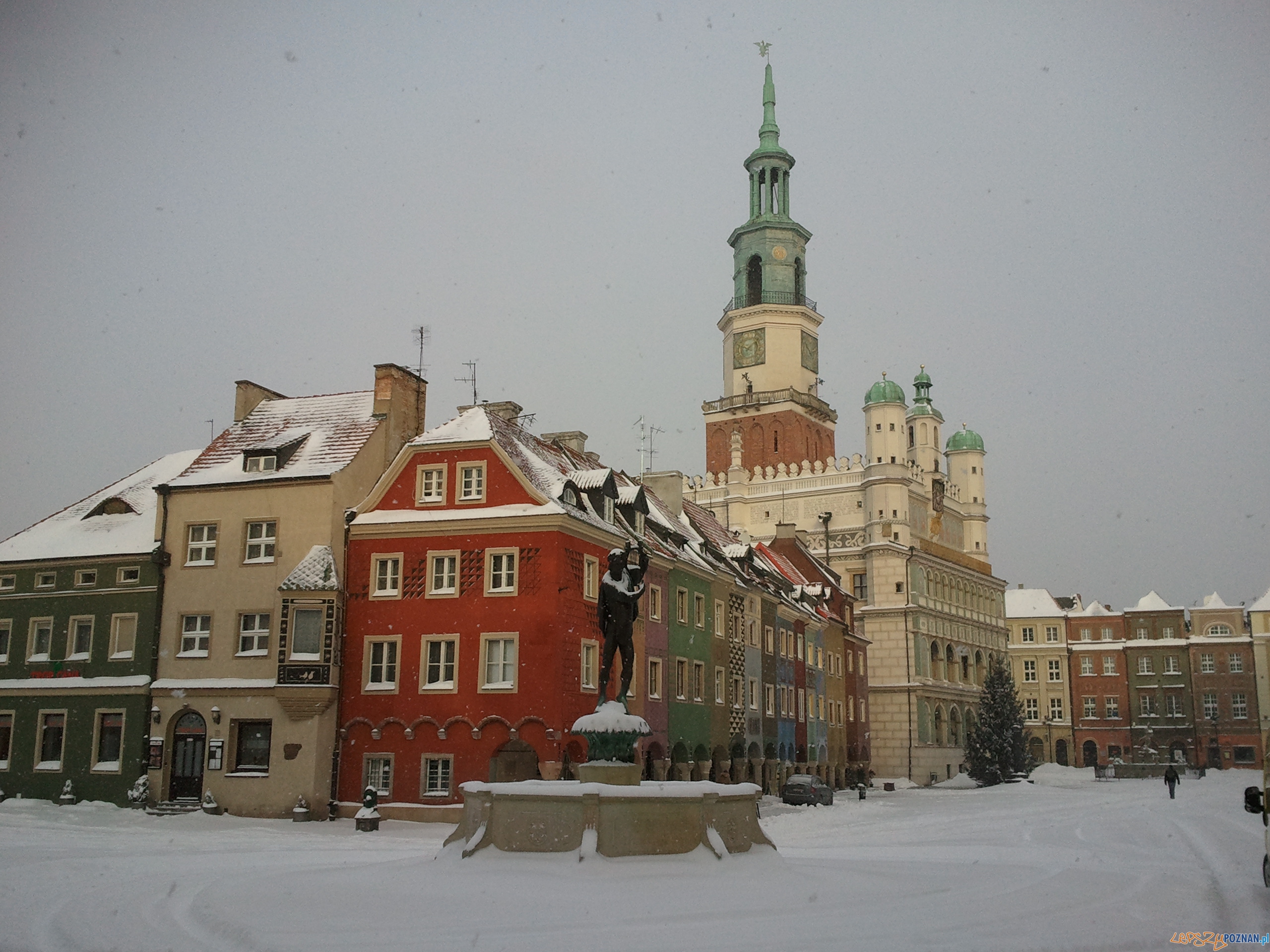 Stary Rynek wygląda malowniczo Foto: Piotr Stary Rynek wygląda malowniczo Foto: Piotr