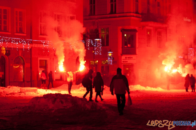 92. rocznica wybuchu Powstania Wielkopolskiego - Stary Rynek - 27.12.2010 r. Foto: lepszyPOZNAN.pl / Paweł Rychter 92. rocznica wybuchu Powstania Wielkopolskiego - Stary Rynek - 27.12.2010 r. Foto: lepszyPOZNAN.pl / Paweł Rychter