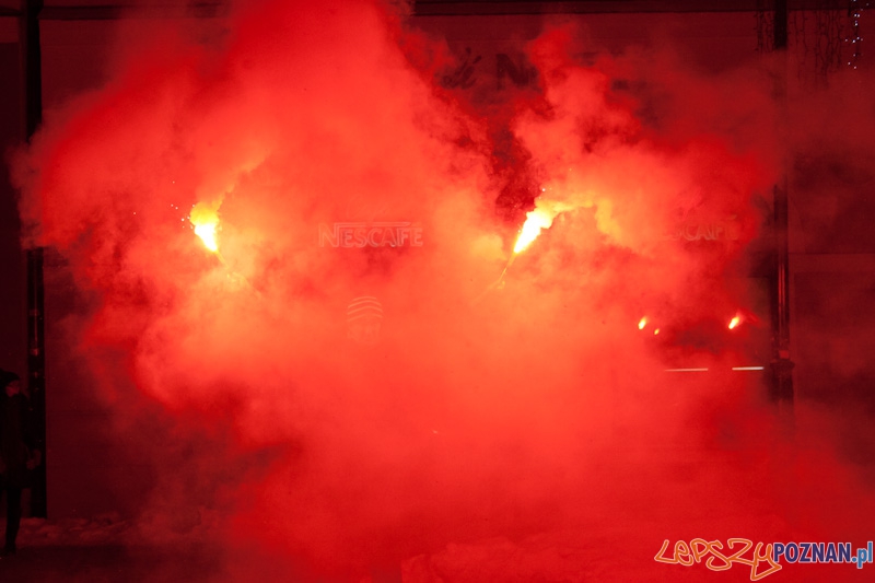 92. rocznica wybuchu Powstania Wielkopolskiego - Stary Rynek - 27.12.2010 r. Foto: lepszyPOZNAN.pl / Paweł Rychter 92. rocznica wybuchu Powstania Wielkopolskiego - Stary Rynek - 27.12.2010 r. Foto: lepszyPOZNAN.pl / Paweł Rychter