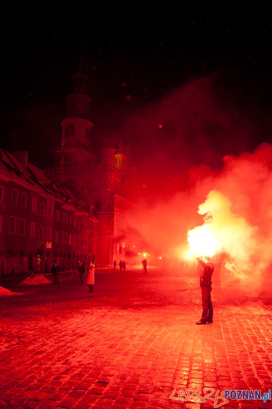 92. rocznica wybuchu Powstania Wielkopolskiego - Stary Rynek - 27.12.2010 r. Foto: lepszyPOZNAN.pl / Paweł Rychter 92. rocznica wybuchu Powstania Wielkopolskiego - Stary Rynek - 27.12.2010 r. Foto: lepszyPOZNAN.pl / Paweł Rychter