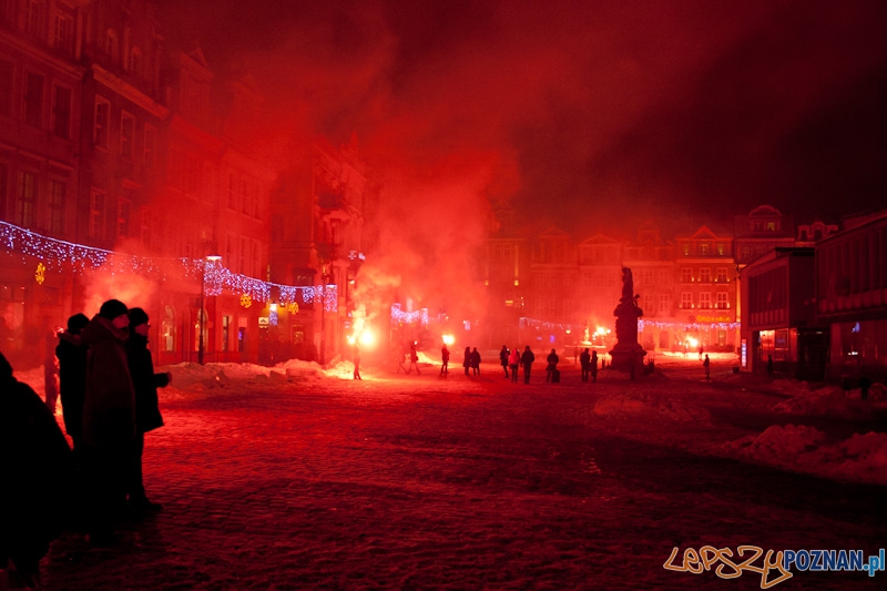92. rocznica wybuchu Powstania Wielkopolskiego - Stary Rynek - 27.12.2010 r. Foto: lepszyPOZNAN.pl / Paweł Rychter 92. rocznica wybuchu Powstania Wielkopolskiego - Stary Rynek - 27.12.2010 r. Foto: lepszyPOZNAN.pl / Paweł Rychter