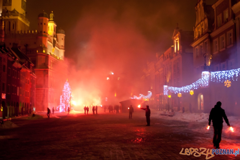92. rocznica wybuchu Powstania Wielkopolskiego - Stary Rynek - 27.12.2010 r. Foto: lepszyPOZNAN.pl / Paweł Rychter 92. rocznica wybuchu Powstania Wielkopolskiego - Stary Rynek - 27.12.2010 r. Foto: lepszyPOZNAN.pl / Paweł Rychter