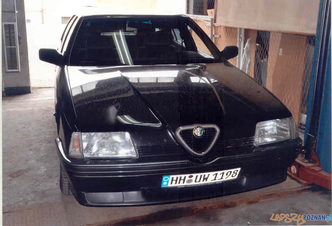 samochód sprawców napadu na kantor w Konienie Foto: KWPPoznań samochód sprawców napadu na kantor w Konienie Foto: KWPPoznań