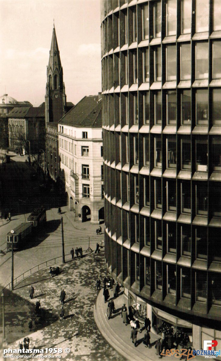 Okrąglak - Powszechny Dom Towarowy 1955 Foto: fotopolska.eu Okrąglak - Powszechny Dom Towarowy 1955 Foto: fotopolska.eu