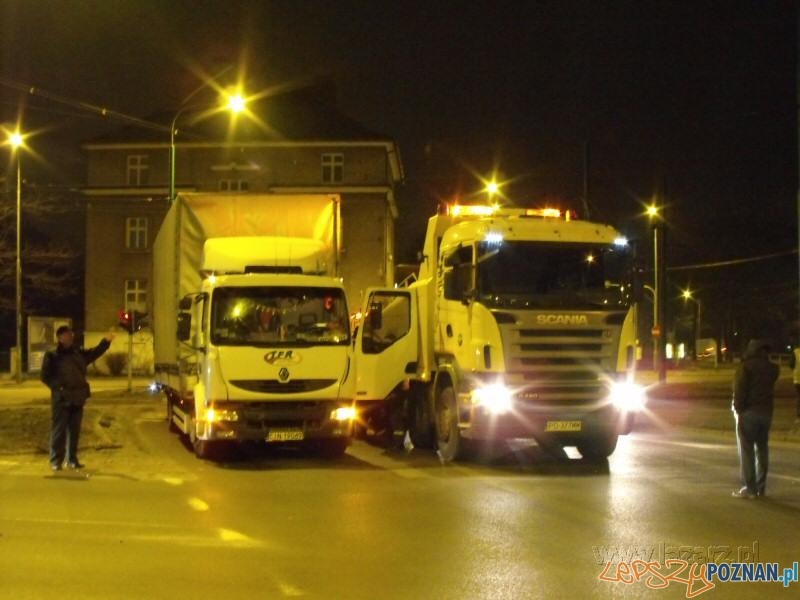 Zablokowane rondo Jana Nowaka Jeziorańskiego Foto: lazarz.pl / Janusz Ludwiczak Zablokowane rondo Jana Nowaka Jeziorańskiego Foto: lazarz.pl / Janusz Ludwiczak