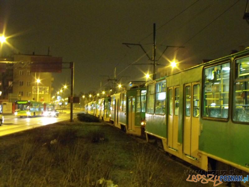 Zablokowane rondo Jana Nowaka Jeziorańskiego Foto: lazarz.pl / Janusz Ludwiczak Zablokowane rondo Jana Nowaka Jeziorańskiego Foto: lazarz.pl / Janusz Ludwiczak