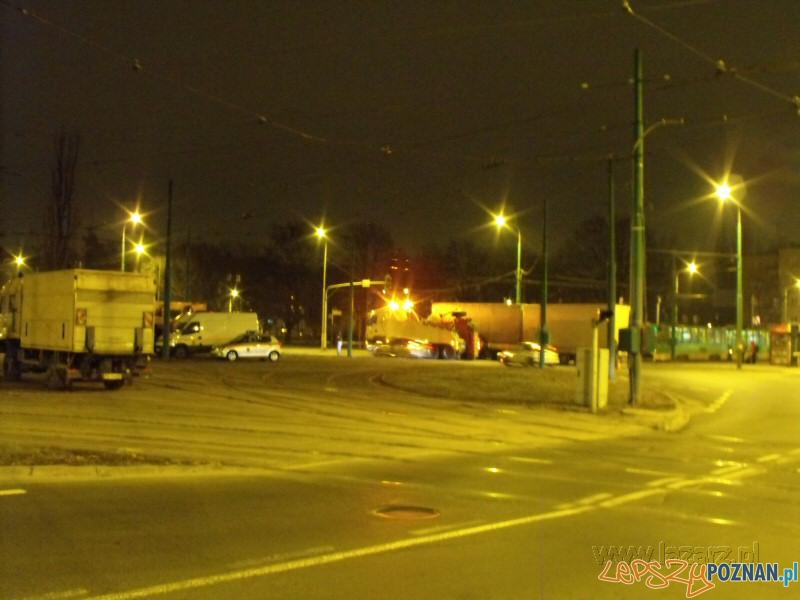 Zablokowane rondo Jana Nowaka Jeziorańskiego Foto: lazarz.pl / Janusz Ludwiczak Zablokowane rondo Jana Nowaka Jeziorańskiego Foto: lazarz.pl / Janusz Ludwiczak