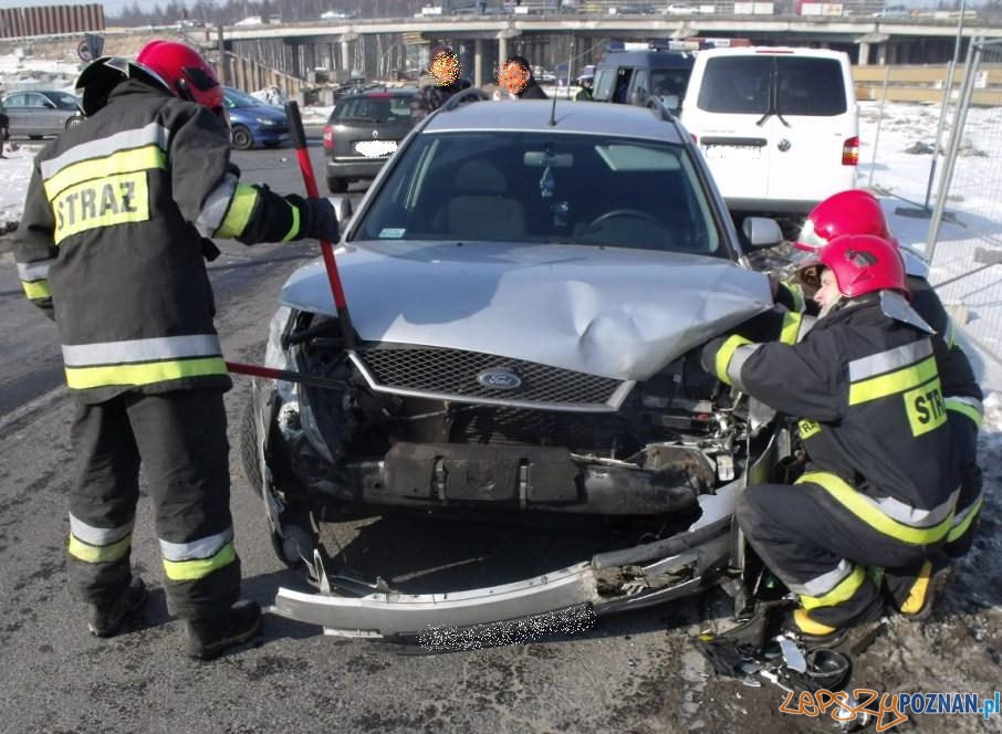 Wypadek na Światopełka Foto: KM PSP w Poznaniu Wypadek na Światopełka Foto: KM PSP w Poznaniu