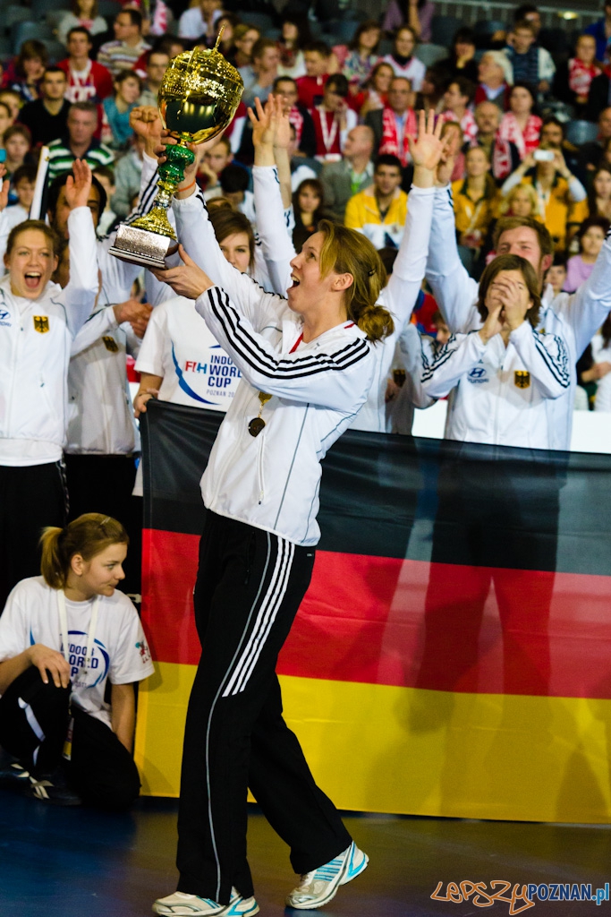 III Halowe Mistrzostwa Świata w Hokeju Na Trawie -Dekoracja Foto: lepszyPOZNAN.pl / Piotr Rychter III Halowe Mistrzostwa Świata w Hokeju Na Trawie -Dekoracja Foto: lepszyPOZNAN.pl / Piotr Rychter
