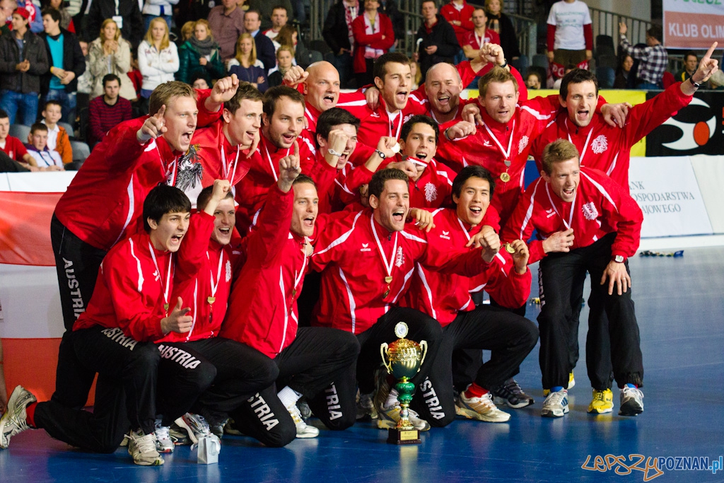III Halowe Mistrzostwa Świata w Hokeju Na Trawie -Dekoracja Foto: lepszyPOZNAN.pl / Piotr Rychter III Halowe Mistrzostwa Świata w Hokeju Na Trawie -Dekoracja Foto: lepszyPOZNAN.pl / Piotr Rychter