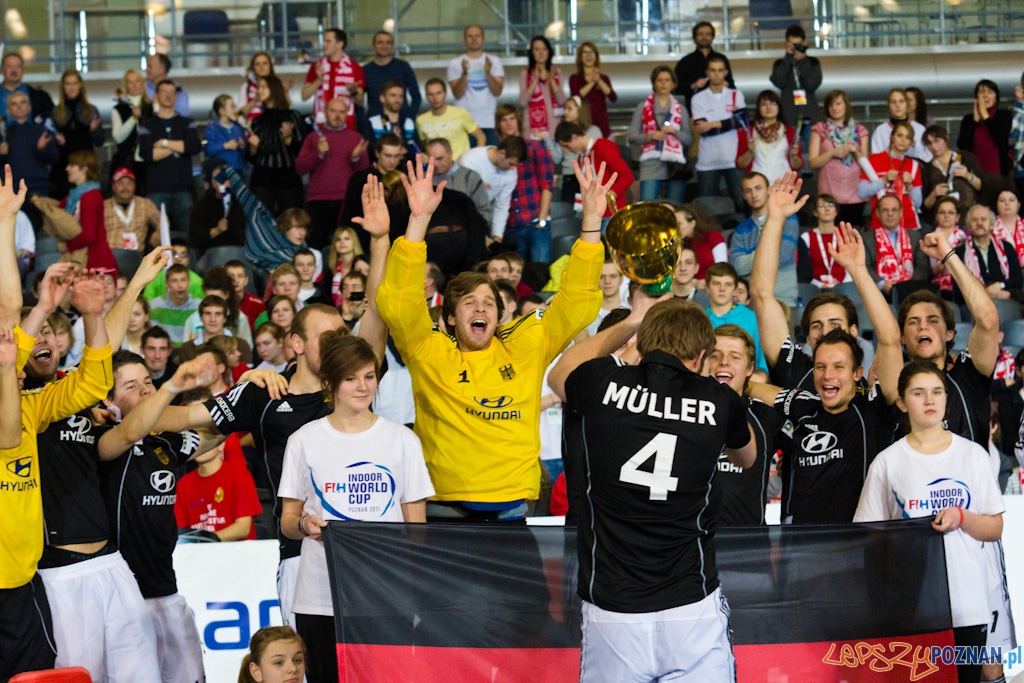 III Halowe Mistrzostwa Świata w Hokeju Na Trawie -Dekoracja Foto: lepszyPOZNAN.pl / Piotr Rychter III Halowe Mistrzostwa Świata w Hokeju Na Trawie -Dekoracja Foto: lepszyPOZNAN.pl / Piotr Rychter