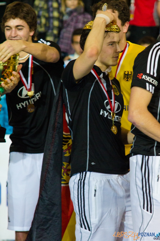 III Halowe Mistrzostwa Świata w Hokeju Na Trawie -Dekoracja Foto: lepszyPOZNAN.pl / Piotr Rychter III Halowe Mistrzostwa Świata w Hokeju Na Trawie -Dekoracja Foto: lepszyPOZNAN.pl / Piotr Rychter