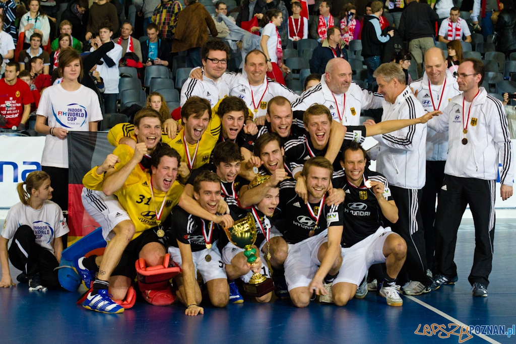 III Halowe Mistrzostwa Świata w Hokeju Na Trawie -Dekoracja Foto: lepszyPOZNAN.pl / Piotr Rychter III Halowe Mistrzostwa Świata w Hokeju Na Trawie -Dekoracja Foto: lepszyPOZNAN.pl / Piotr Rychter