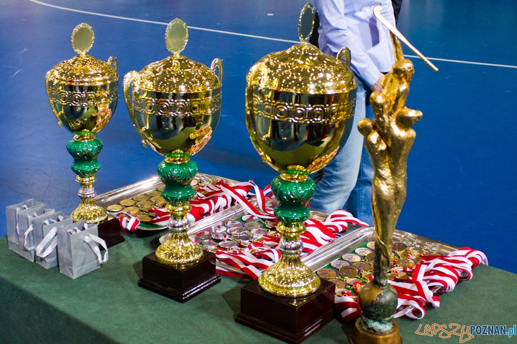 III Halowe Mistrzostwa Świata w Hokeju Na Trawie -Dekoracja Foto: lepszyPOZNAN.pl / Piotr Rychter III Halowe Mistrzostwa Świata w Hokeju Na Trawie -Dekoracja Foto: lepszyPOZNAN.pl / Piotr Rychter