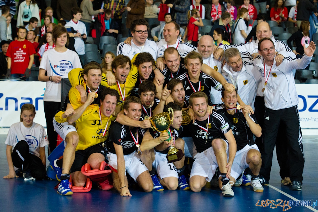 III Halowe Mistrzostwa Świata w Hokeju Na Trawie -Dekoracja Foto: lepszyPOZNAN.pl / Piotr Rychter III Halowe Mistrzostwa Świata w Hokeju Na Trawie -Dekoracja Foto: lepszyPOZNAN.pl / Piotr Rychter