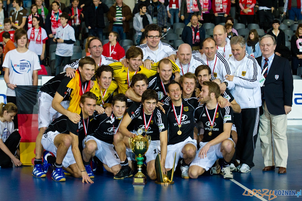 III Halowe Mistrzostwa Świata w Hokeju Na Trawie -Dekoracja Foto: lepszyPOZNAN.pl / Piotr Rychter III Halowe Mistrzostwa Świata w Hokeju Na Trawie -Dekoracja Foto: lepszyPOZNAN.pl / Piotr Rychter