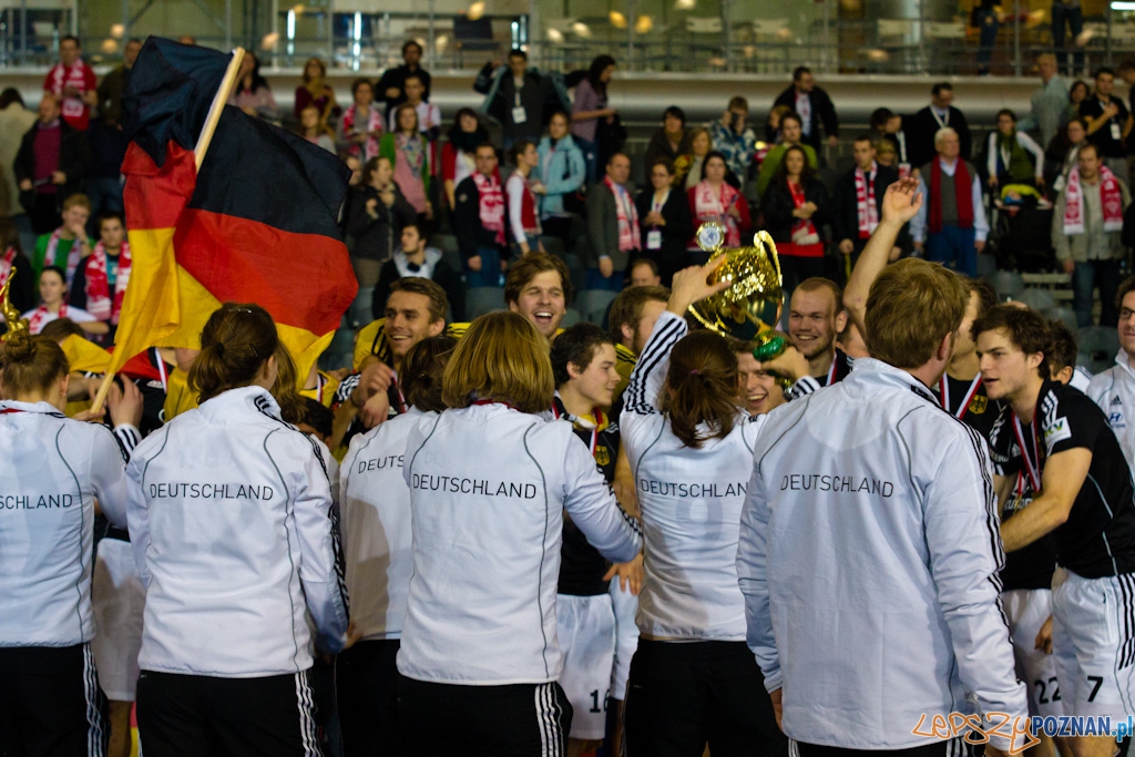III Halowe Mistrzostwa Świata w Hokeju Na Trawie -Dekoracja Foto: lepszyPOZNAN.pl / Piotr Rychter III Halowe Mistrzostwa Świata w Hokeju Na Trawie -Dekoracja Foto: lepszyPOZNAN.pl / Piotr Rychter