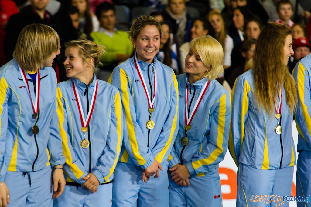 III Halowe Mistrzostwa Świata w Hokeju Na Trawie -Dekoracja Foto: lepszyPOZNAN.pl / Piotr Rychter III Halowe Mistrzostwa Świata w Hokeju Na Trawie -Dekoracja Foto: lepszyPOZNAN.pl / Piotr Rychter