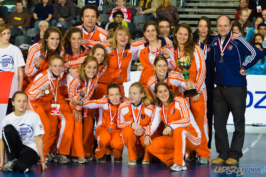 III Halowe Mistrzostwa Świata w Hokeju Na Trawie -Dekoracja Foto: lepszyPOZNAN.pl / Piotr Rychter III Halowe Mistrzostwa Świata w Hokeju Na Trawie -Dekoracja Foto: lepszyPOZNAN.pl / Piotr Rychter