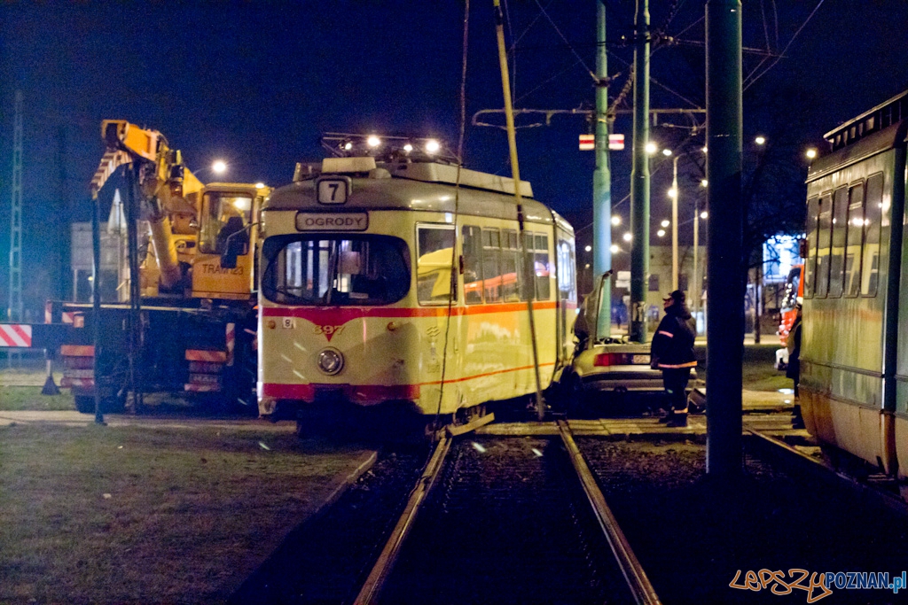 Wypadek na rondzie Rataje Foto: lepszyPOZNAN.pl / Piotr Rychter Wypadek na rondzie Rataje Foto: lepszyPOZNAN.pl / Piotr Rychter