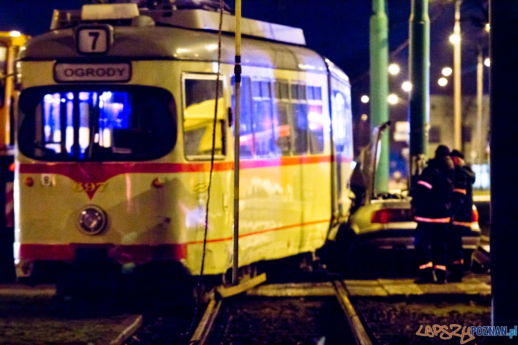 Wypadek na rondzie Rataje Foto: lepszyPOZNAN.pl / Piotr Rychter Wypadek na rondzie Rataje Foto: lepszyPOZNAN.pl / Piotr Rychter