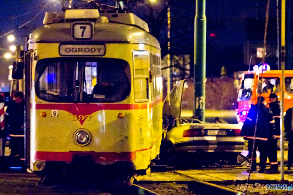 Wypadek na rondzie Rataje Foto: lepszyPOZNAN.pl / Piotr Rychter Wypadek na rondzie Rataje Foto: lepszyPOZNAN.pl / Piotr Rychter