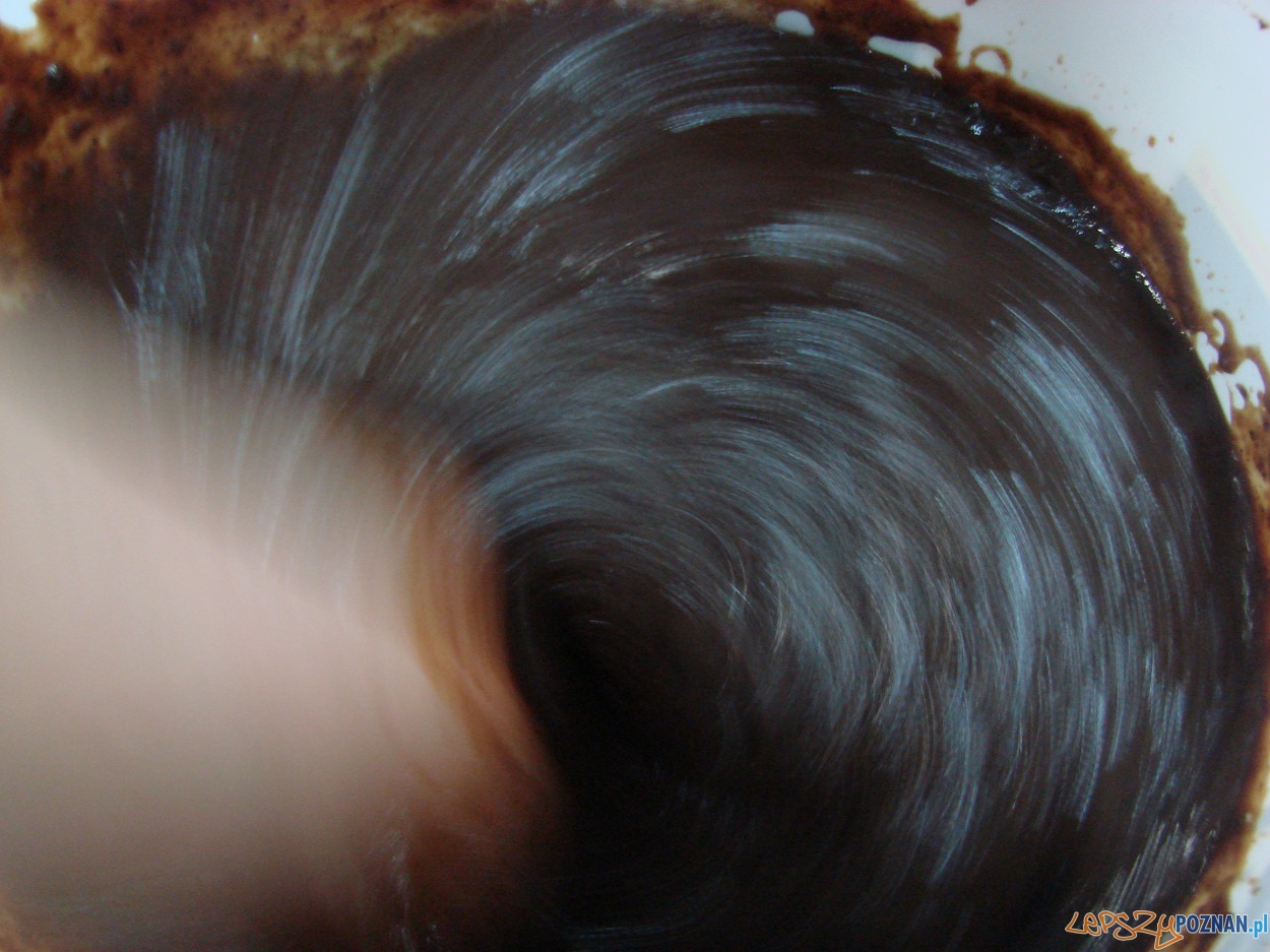 Pączki - moment przygotowywania nadzienia  Foto: lepszyPOZNAN.pl / ag