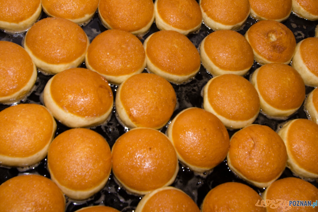 Pączki - na patelni Foto: lepszyPOZNAN.pl / Piotr Rychter Pączki - na patelni Foto: lepszyPOZNAN.pl / Piotr Rychter