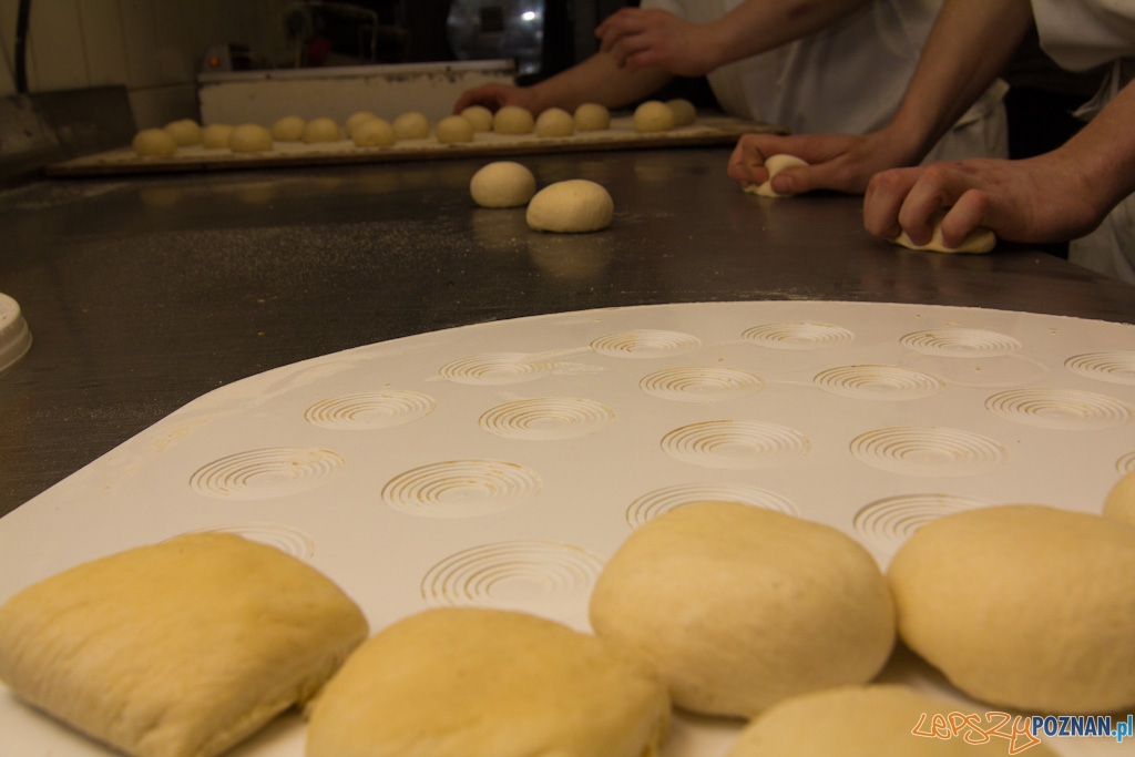 Pączki - kulanie Foto: lepszyPOZNAN.pl / Piotr Rychter Pączki - kulanie Foto: lepszyPOZNAN.pl / Piotr Rychter