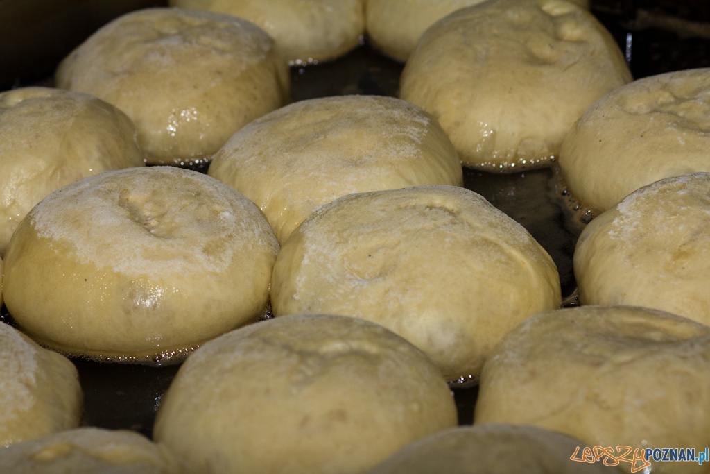 Pączki - na patelni Foto: lepszyPOZNAN.pl / Piotr Rychter Pączki - na patelni Foto: lepszyPOZNAN.pl / Piotr Rychter