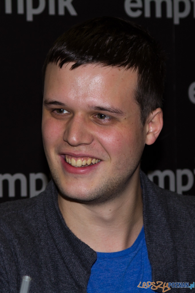 White Lies w Empiku - na zdjęciu Charles Cave Foto: lepszyPOZNAN.pl / Piotr Rychter White Lies w Empiku - na zdjęciu Charles Cave Foto: lepszyPOZNAN.pl / Piotr Rychter