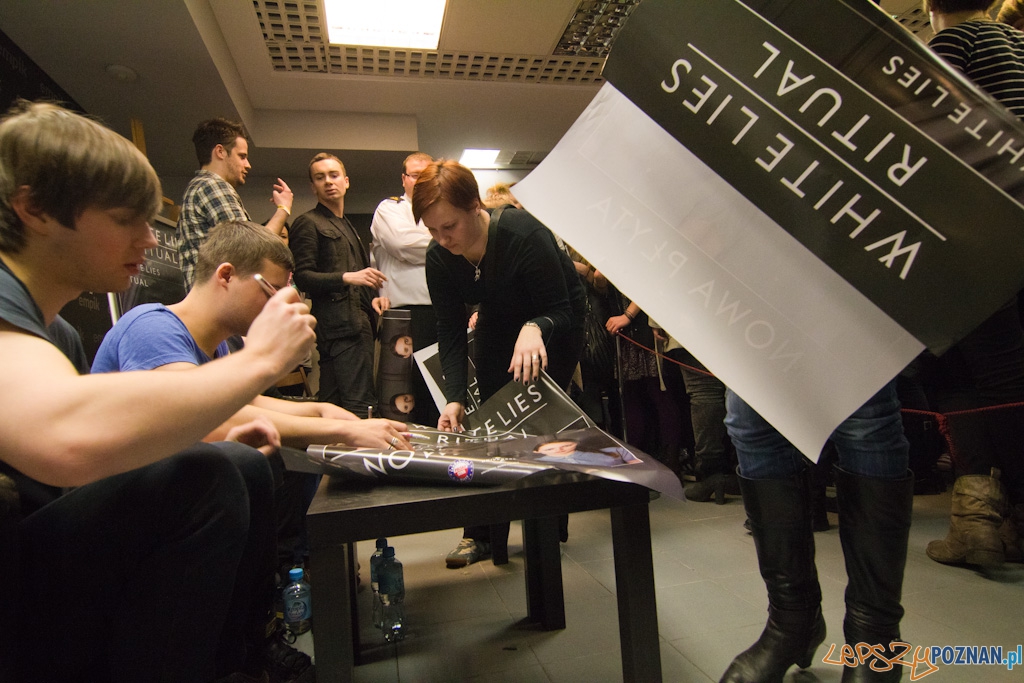 White Lies w Empiku Foto: lepszyPOZNAN.pl / Piotr Rychter White Lies w Empiku Foto: lepszyPOZNAN.pl / Piotr Rychter