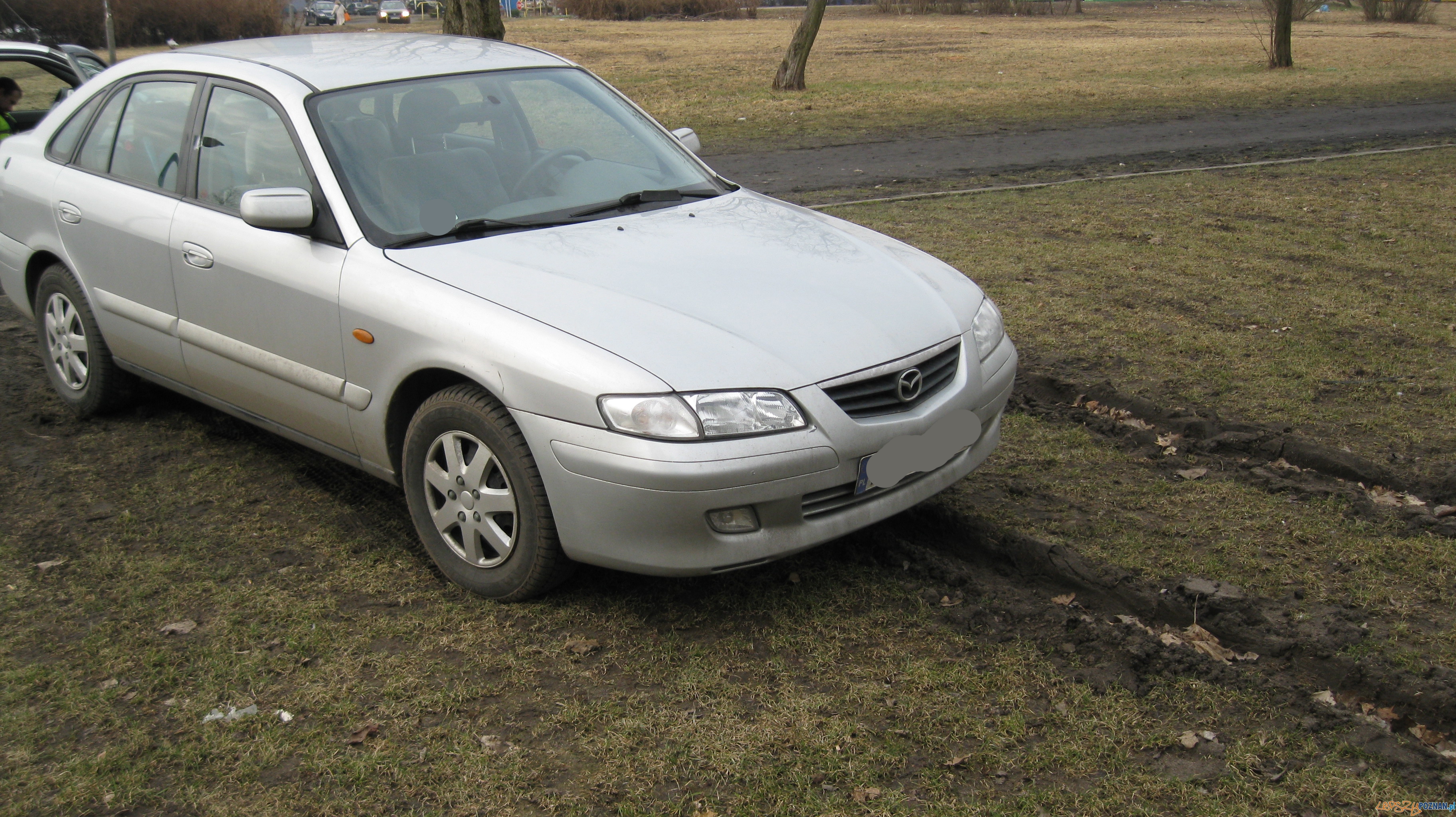 Trawnik - tak nie parkujemy Foto: Straż Miejska Trawnik - tak nie parkujemy Foto: Straż Miejska