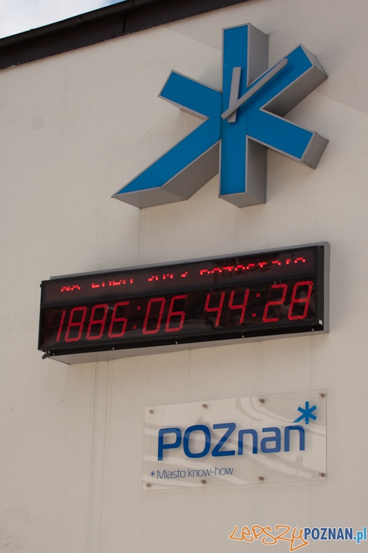 Zegar Euro2012 na udynku Arsenału - 10.04.2011 r. Foto: LepszyPOZNAN.pl / Paweł Rychter Zegar Euro2012 na udynku Arsenału - 10.04.2011 r. Foto: LepszyPOZNAN.pl / Paweł Rychter