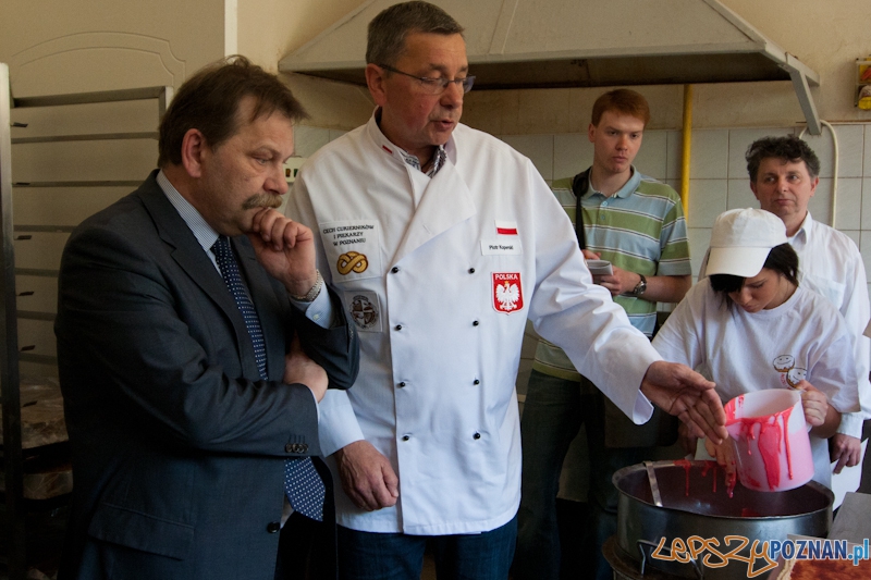 Przygotowanie największego Mazurka w Europie - 29.04.2011 r. Foto: LepszyPOZNAN.pl / Paweł Rychter Przygotowanie największego Mazurka w Europie - 29.04.2011 r. Foto: LepszyPOZNAN.pl / Paweł Rychter