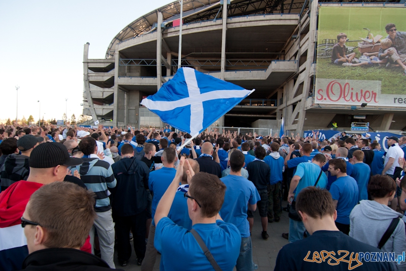 Kibice dopingują... na parkingu pod stadionem - Poznań 07.05.2011 r. Foto: LepszyPOZNAN.pl / Paweł Rychter Kibice dopingują... na parkingu pod stadionem - Poznań 07.05.2011 r. Foto: LepszyPOZNAN.pl / Paweł Rychter