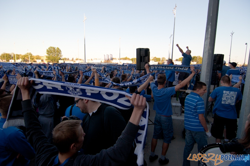 Kibice dopingują... na parkingu pod stadionem - Poznań 07.05.2011 r. Foto: LepszyPOZNAN.pl / Paweł Rychter Kibice dopingują... na parkingu pod stadionem - Poznań 07.05.2011 r. Foto: LepszyPOZNAN.pl / Paweł Rychter