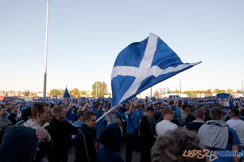 Kibice dopingują... na parkingu pod stadionem - Poznań 07.05.2011 r. Foto: LepszyPOZNAN.pl / Paweł Rychter Kibice dopingują... na parkingu pod stadionem - Poznań 07.05.2011 r. Foto: LepszyPOZNAN.pl / Paweł Rychter