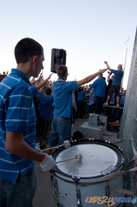 Kibice dopingują... na parkingu pod stadionem - Poznań 07.05.2011 r. Foto: LepszyPOZNAN.pl / Paweł Rychter Kibice dopingują... na parkingu pod stadionem - Poznań 07.05.2011 r. Foto: LepszyPOZNAN.pl / Paweł Rychter