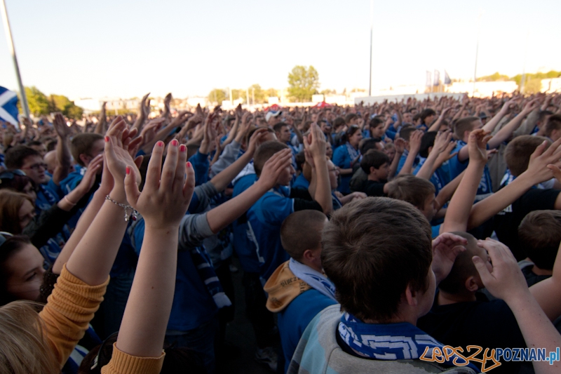 Kibice dopingują... na parkingu pod stadionem - Poznań 07.05.2011 r. Foto: LepszyPOZNAN.pl / Paweł Rychter Kibice dopingują... na parkingu pod stadionem - Poznań 07.05.2011 r. Foto: LepszyPOZNAN.pl / Paweł Rychter