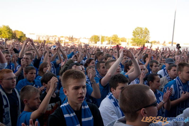Kibice dopingują... na parkingu pod stadionem - Poznań 07.05.2011 r. Foto: LepszyPOZNAN.pl / Paweł Rychter Kibice dopingują... na parkingu pod stadionem - Poznań 07.05.2011 r. Foto: LepszyPOZNAN.pl / Paweł Rychter