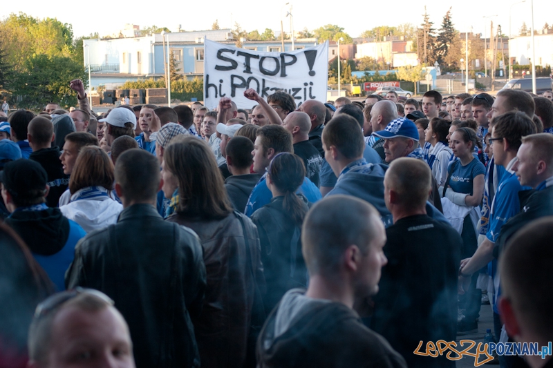Kibice dopingują... na parkingu pod stadionem - Poznań 07.05.2011 r. Foto: LepszyPOZNAN.pl / Paweł Rychter Kibice dopingują... na parkingu pod stadionem - Poznań 07.05.2011 r. Foto: LepszyPOZNAN.pl / Paweł Rychter
