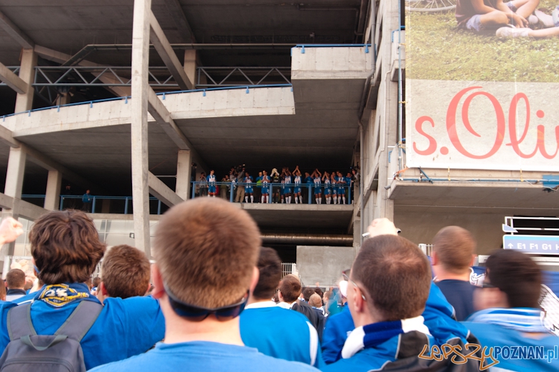 Kibice dopingują... na parkingu pod stadionem - Poznań 07.05.2011 r. Foto: LepszyPOZNAN.pl / Paweł Rychter Kibice dopingują... na parkingu pod stadionem - Poznań 07.05.2011 r. Foto: LepszyPOZNAN.pl / Paweł Rychter