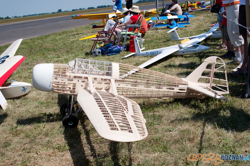 IV Ogólnopolski Zlot Gigantów 2011 - Lotnisko Bednary 05.06.2011 r. Foto: LepszyPOZNAN.pl / Paweł Rychter IV Ogólnopolski Zlot Gigantów 2011 - Lotnisko Bednary 05.06.2011 r. Foto: LepszyPOZNAN.pl / Paweł Rychter