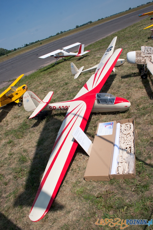 IV Ogólnopolski Zlot Gigantów 2011 - Lotnisko Bednary 05.06.2011 r. Foto: LepszyPOZNAN.pl / Paweł Rychter IV Ogólnopolski Zlot Gigantów 2011 - Lotnisko Bednary 05.06.2011 r. Foto: LepszyPOZNAN.pl / Paweł Rychter