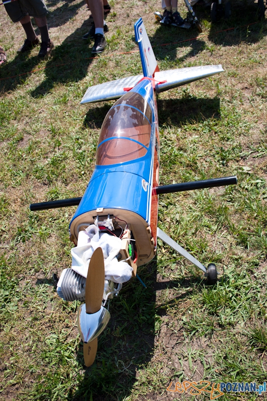 IV Ogólnopolski Zlot Gigantów 2011 - Lotnisko Bednary 05.06.2011 r. Foto: LepszyPOZNAN.pl / Paweł Rychter IV Ogólnopolski Zlot Gigantów 2011 - Lotnisko Bednary 05.06.2011 r. Foto: LepszyPOZNAN.pl / Paweł Rychter