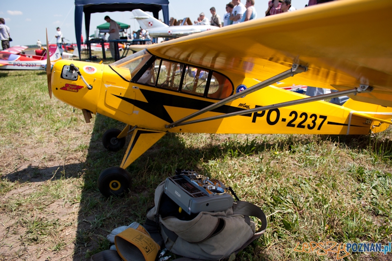 IV Ogólnopolski Zlot Gigantów 2011 - Lotnisko Bednary 05.06.2011 r. Foto: LepszyPOZNAN.pl / Paweł Rychter IV Ogólnopolski Zlot Gigantów 2011 - Lotnisko Bednary 05.06.2011 r. Foto: LepszyPOZNAN.pl / Paweł Rychter